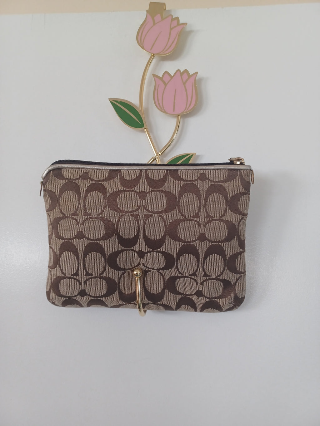 COACH WRISTLET W-FLOWER APPLIQUE