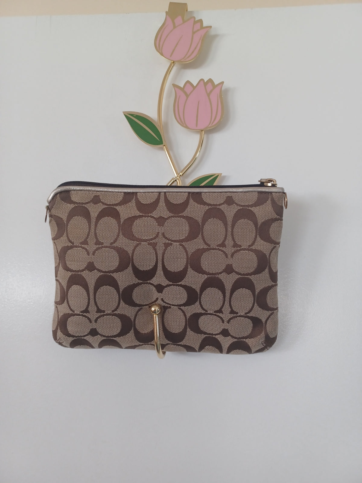 COACH WRISTLET W-FLOWER APPLIQUE